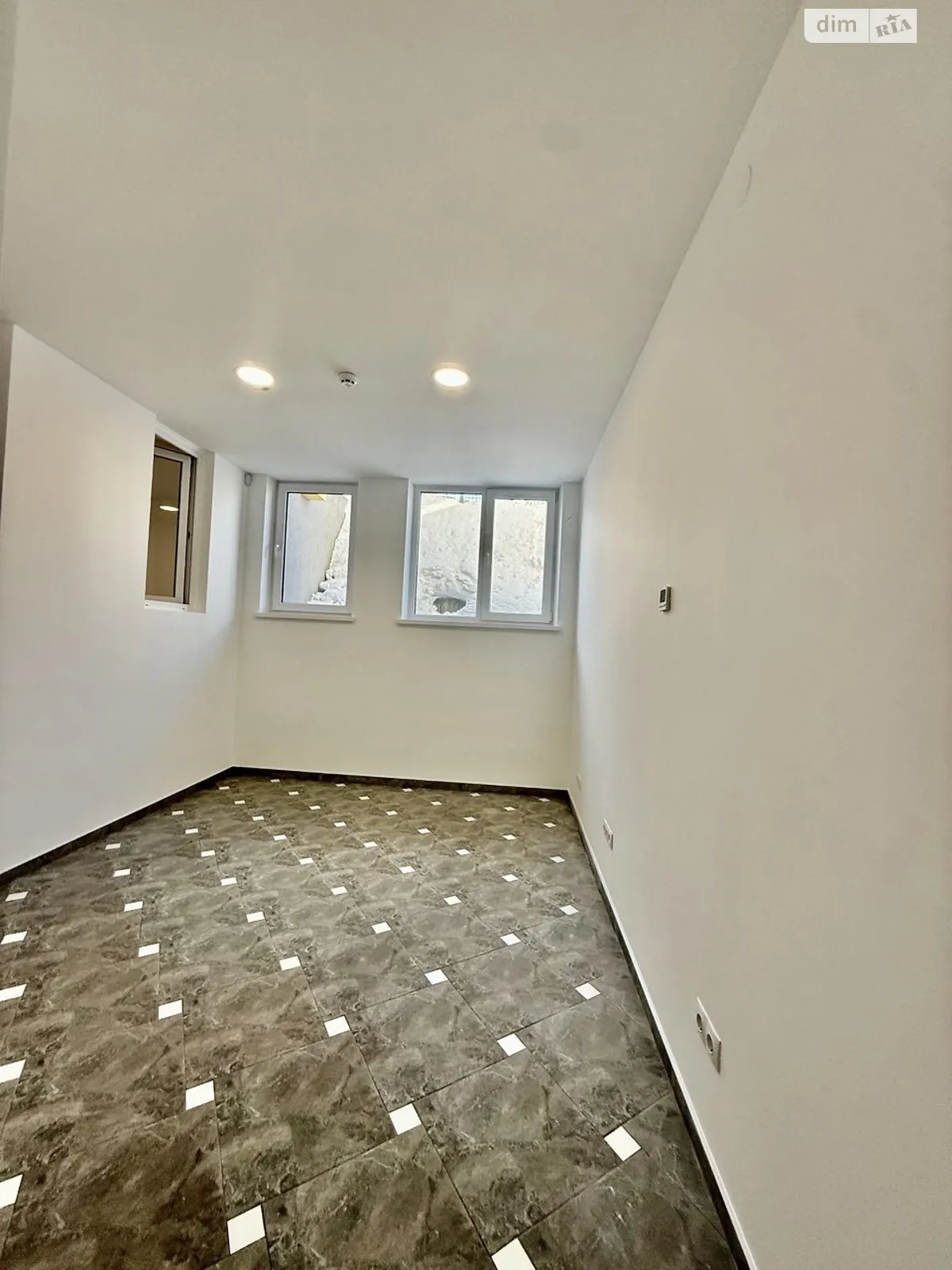 Продається приміщення вільного призначення 39.6 кв. м в 10-поверховій будівлі, цена: 44000 $ - фото 1
