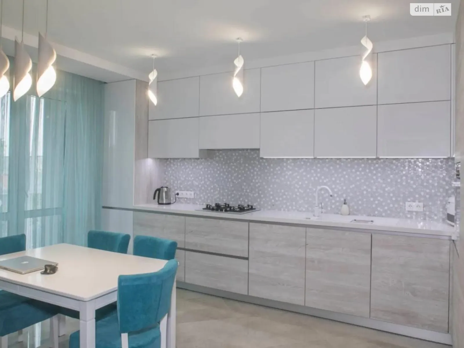 Продается 3-комнатная квартира 95 кв. м в Львове, ул. Венгерская, 12 - фото 1