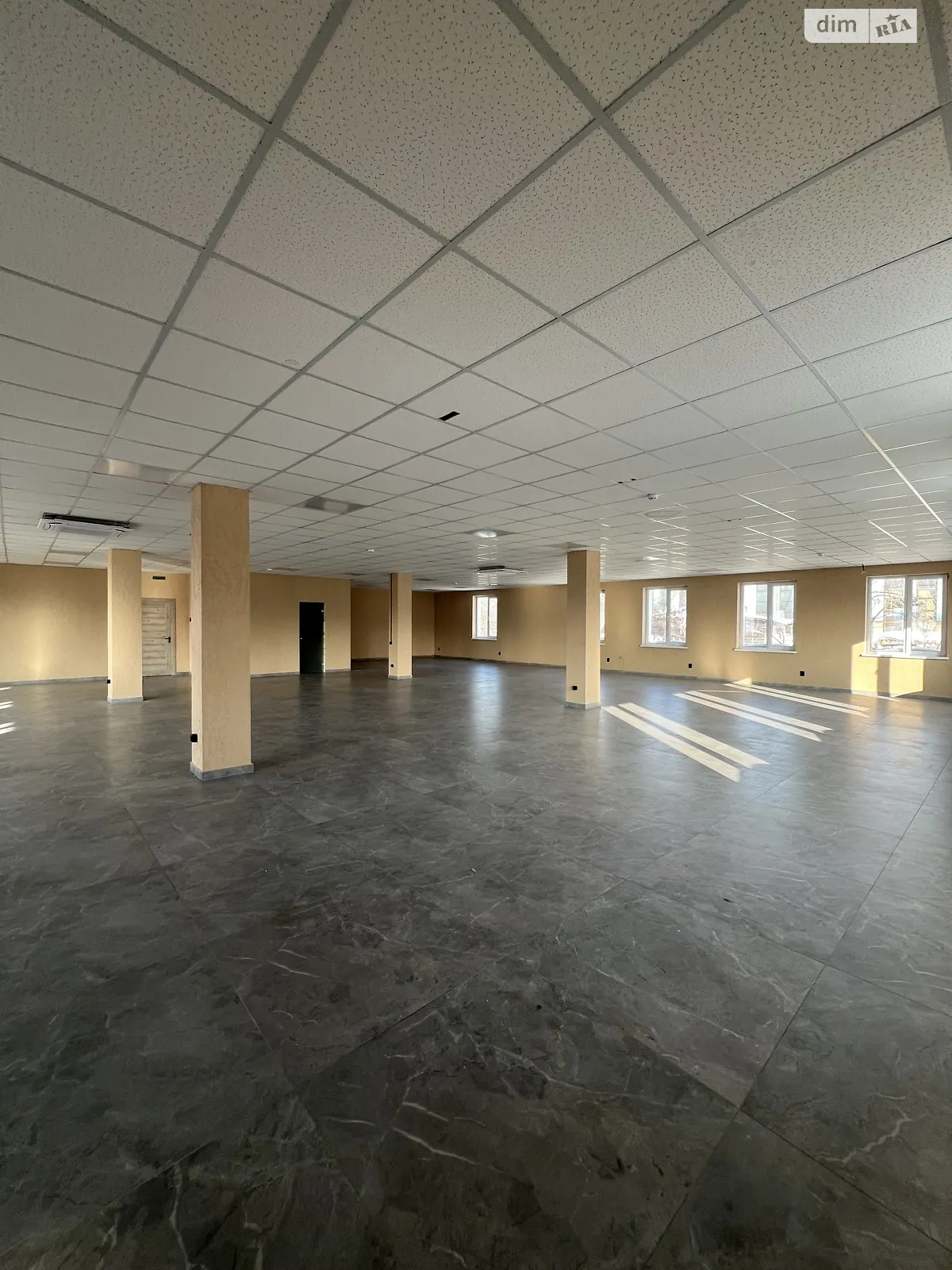 Здається в оренду приміщення вільного призначення 315 кв. м в 3-поверховій будівлі, цена: 56700 грн - фото 1