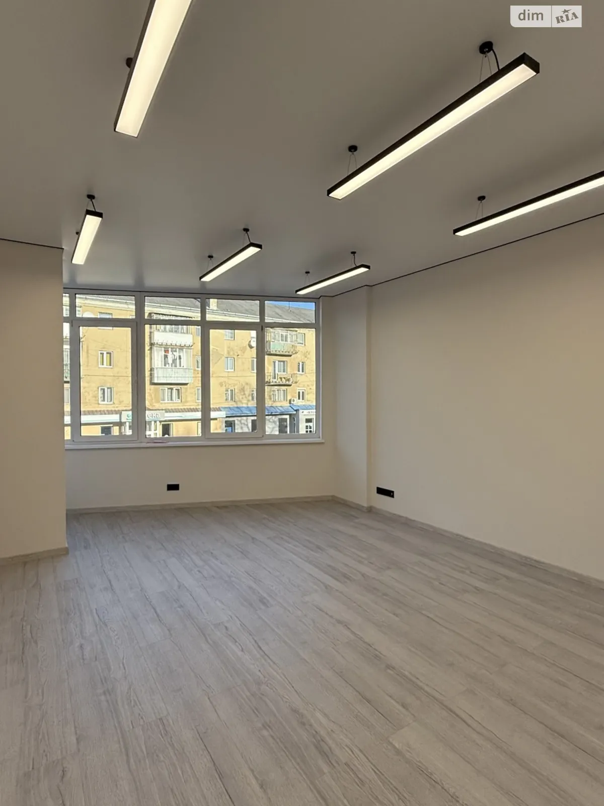 Сдается в аренду офис 80 кв. м в бизнес-центре, цена: 36000 грн - фото 1