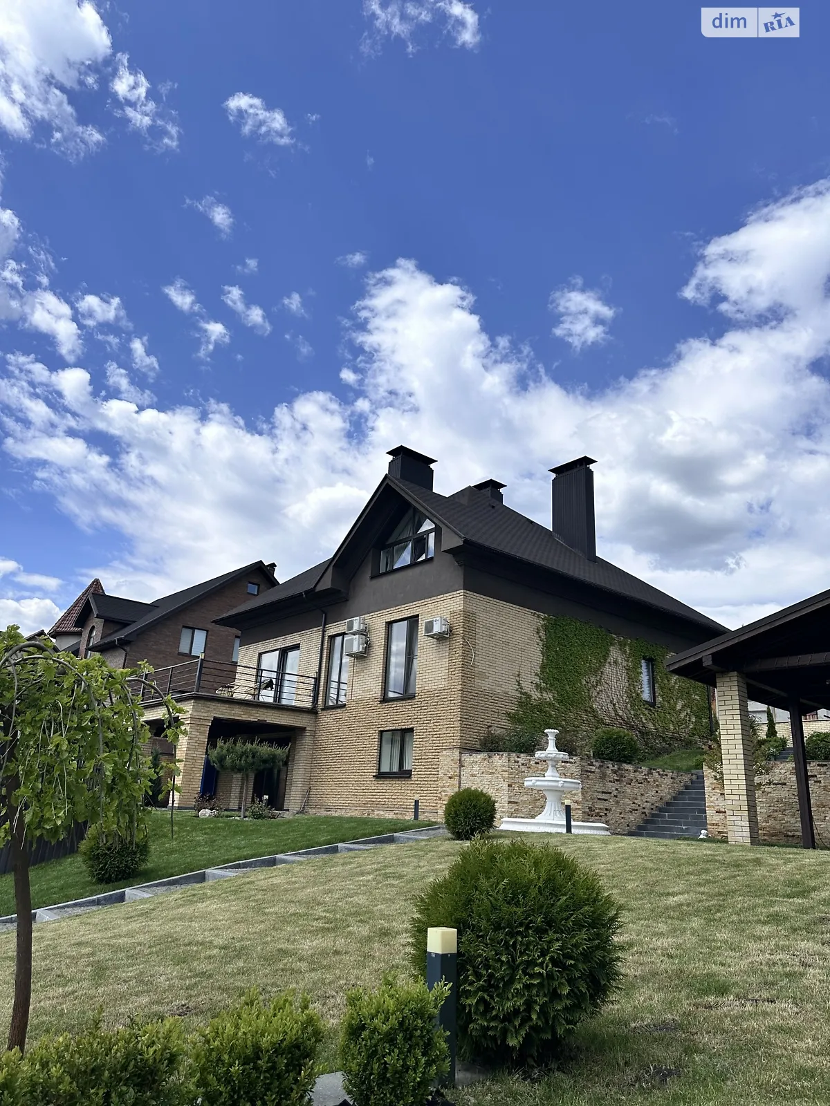 Продается дом на 3 этажа 265.2 кв. м с участком, цена: 280000 $ - фото 1