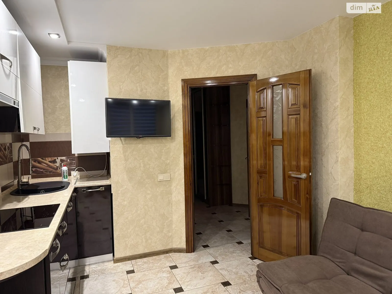 1-комнатная квартира 55 кв. м в Тернополе, ул. Барвинских Семьи - фото 1