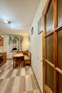 Довгострокова оренда квартири, Рівне, р‑н. Політон, Савура Клима вулиця, буд. 14