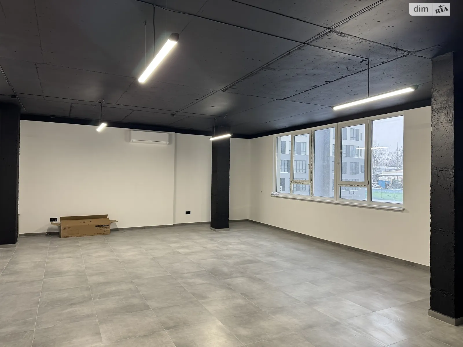 Сдается в аренду офис 76.1 кв. м в бизнес-центре, цена: 26635 грн - фото 1