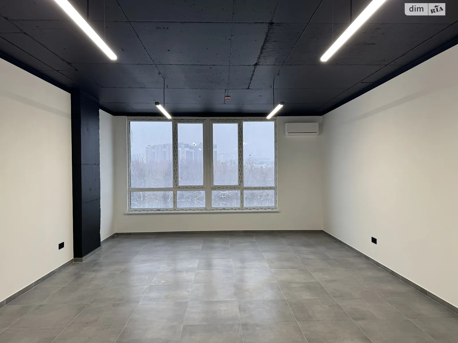 Сдается в аренду офис 43.3 кв. м в бизнес-центре, цена: 15155 грн - фото 1