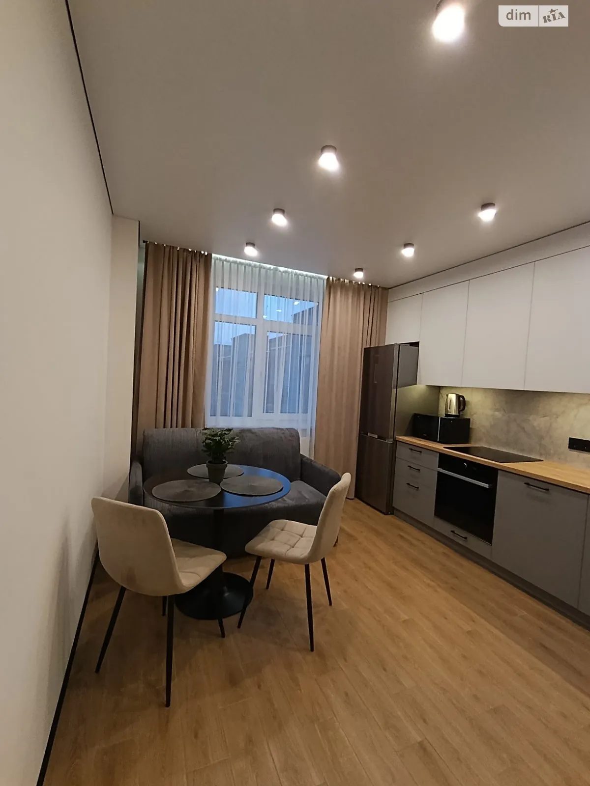 Продається 1-кімнатна квартира 43 кв. м у Ужгороді, вул. Івана Фогарашія, 17 корпус 2 - фото 1