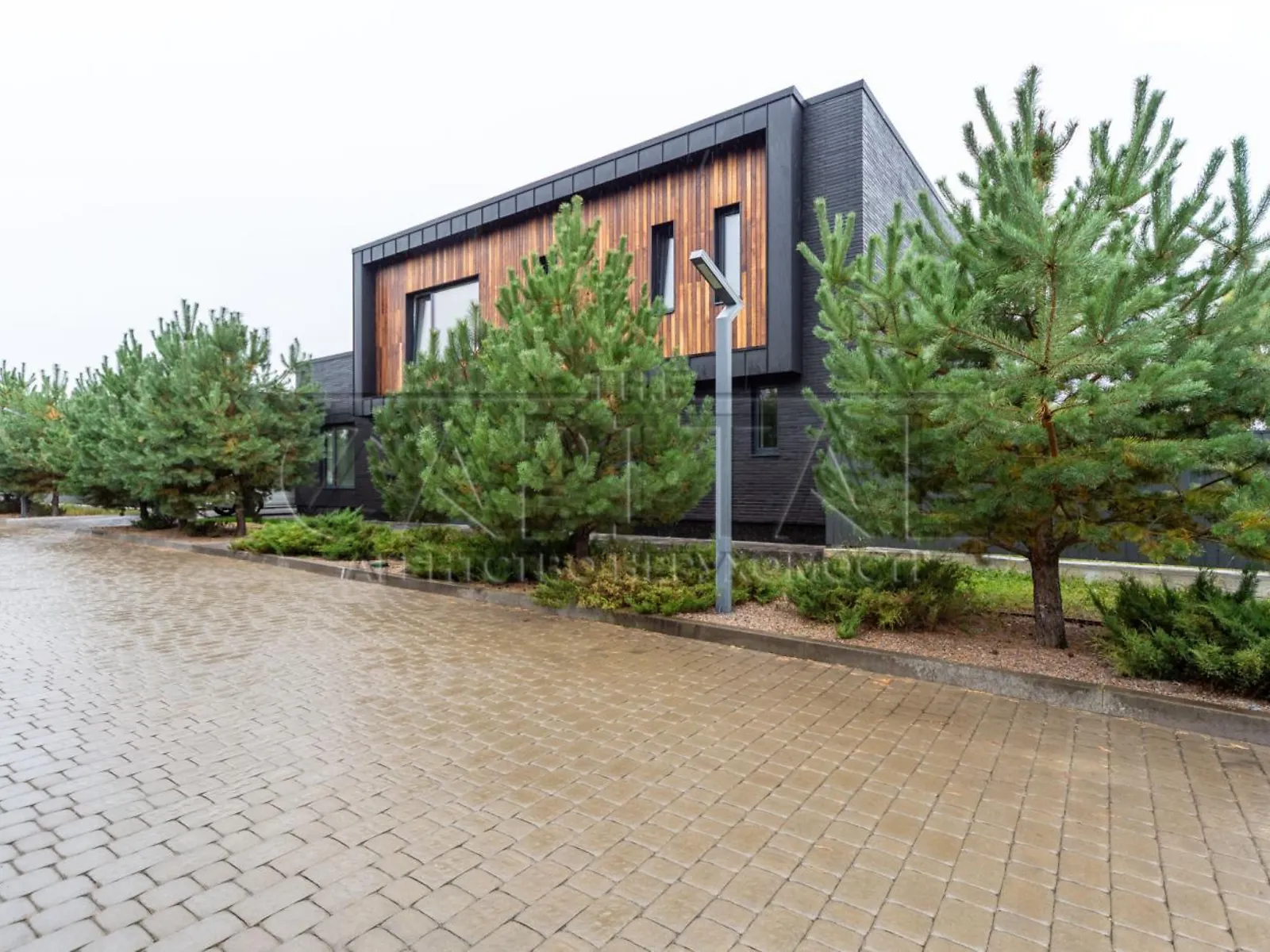 Продается дом на 2 этажа 212 кв. м с бассейном, цена: 318000 $ - фото 1