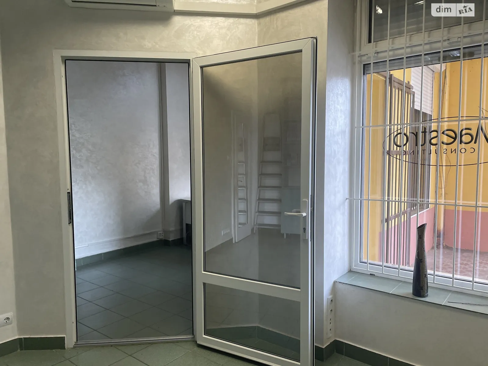 Продается офис 43.4 кв. м в бизнес-центре, цена: 58000 $ - фото 1