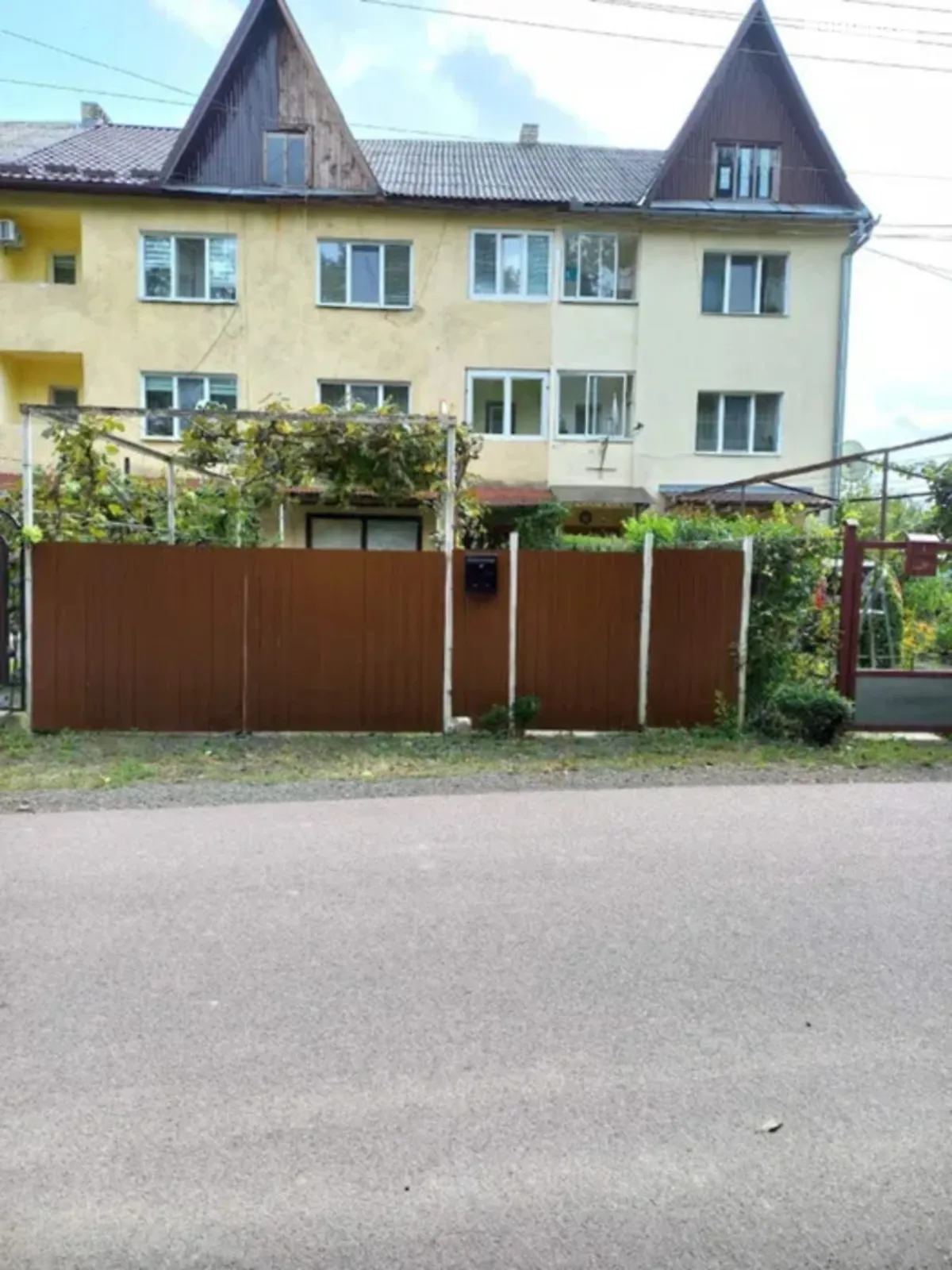 Продается 5-комнатная квартира 210 кв. м в Чопе, ул. Князя Лаборца, 15 - фото 1