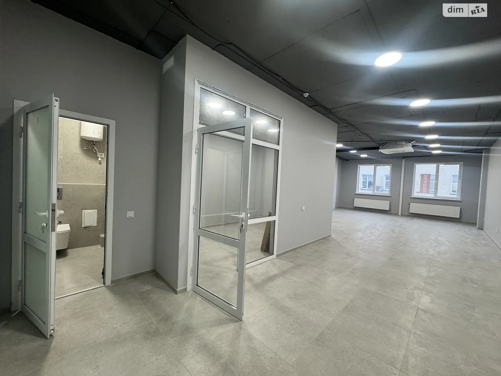 Сдается в аренду офис 82.5 кв. м в бизнес-центре, цена: 20625 грн - фото 1