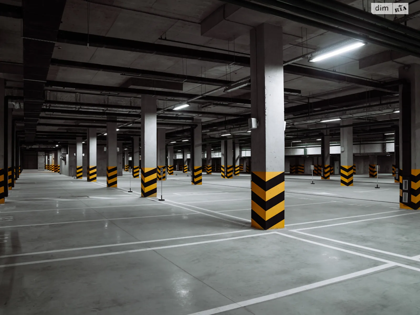 Сдается в аренду подземный паркинг под легковое авто на 15 кв. м, цена: 3900 грн - фото 1