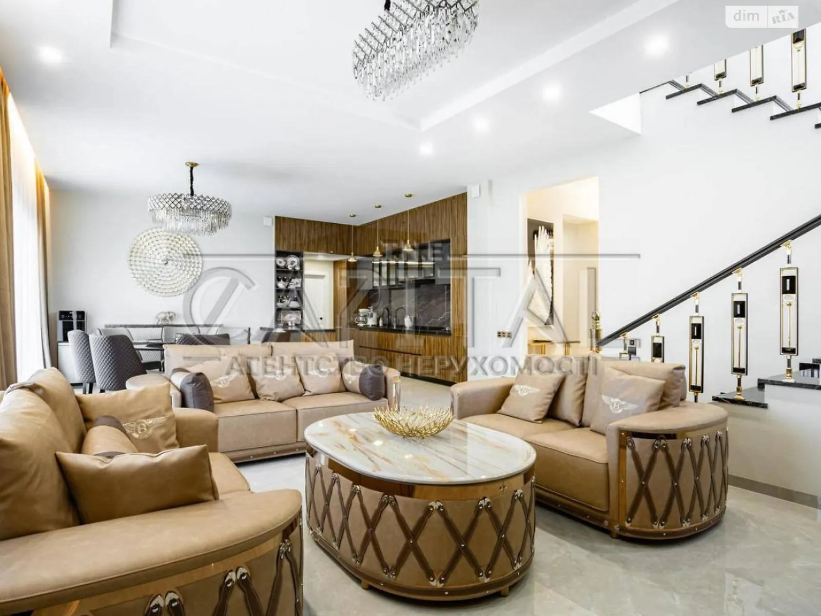 Продается дом на 2 этажа 240 кв. м с подвалом, цена: 520000 $ - фото 1