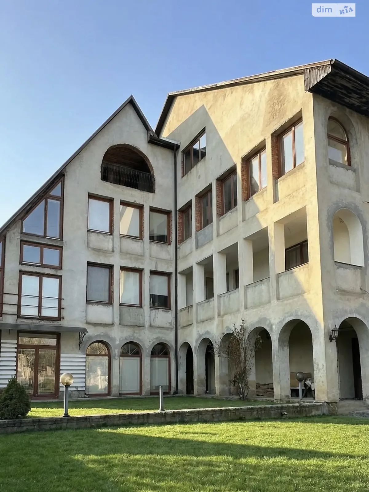 Продается дом на 4 этажа 650 кв. м с верандой, цена: 645000 $ - фото 1