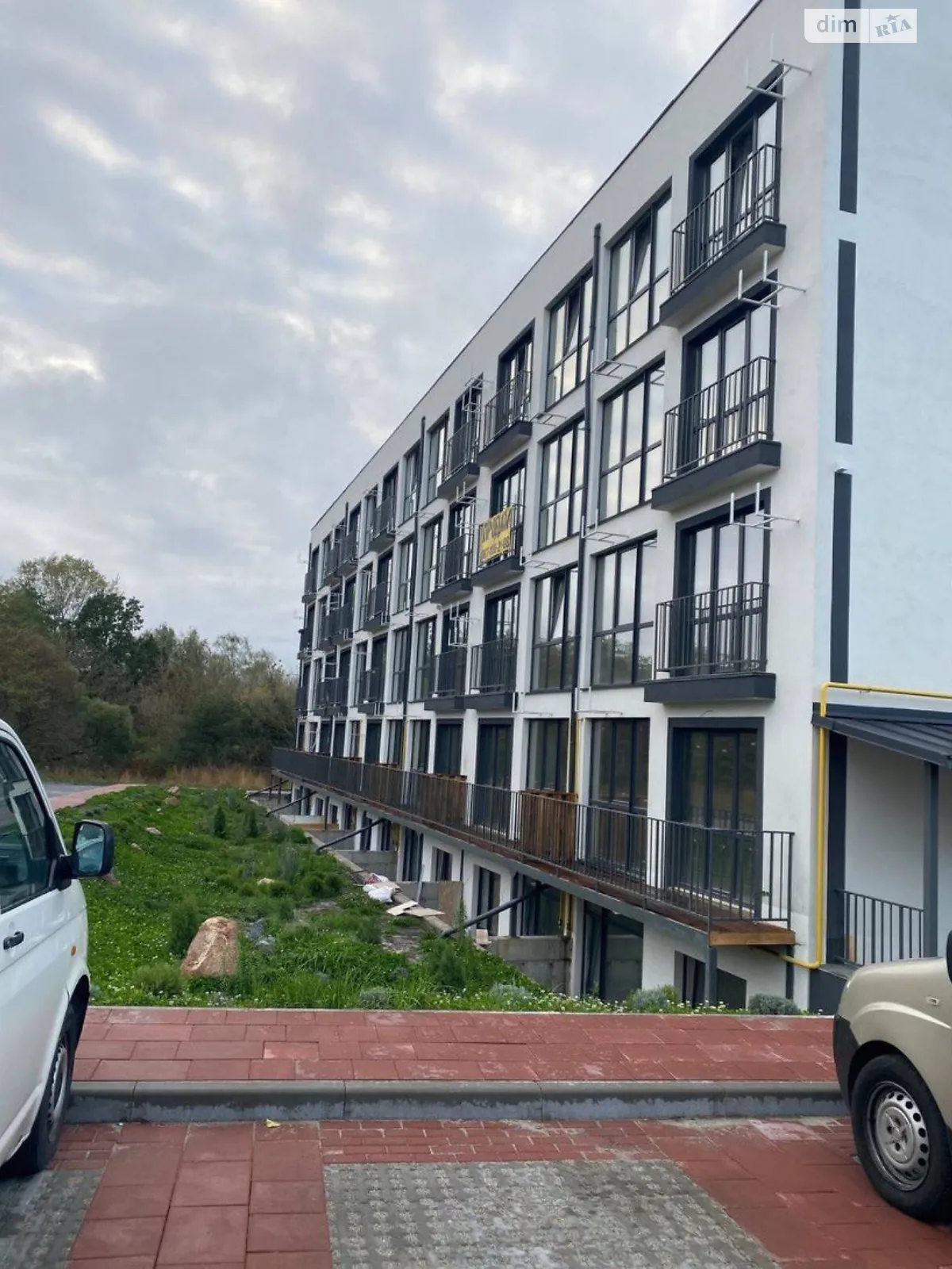 Продается 1-комнатная квартира 29.6 кв. м в Гостомеле, ул. Молодежная, 11Б - фото 1