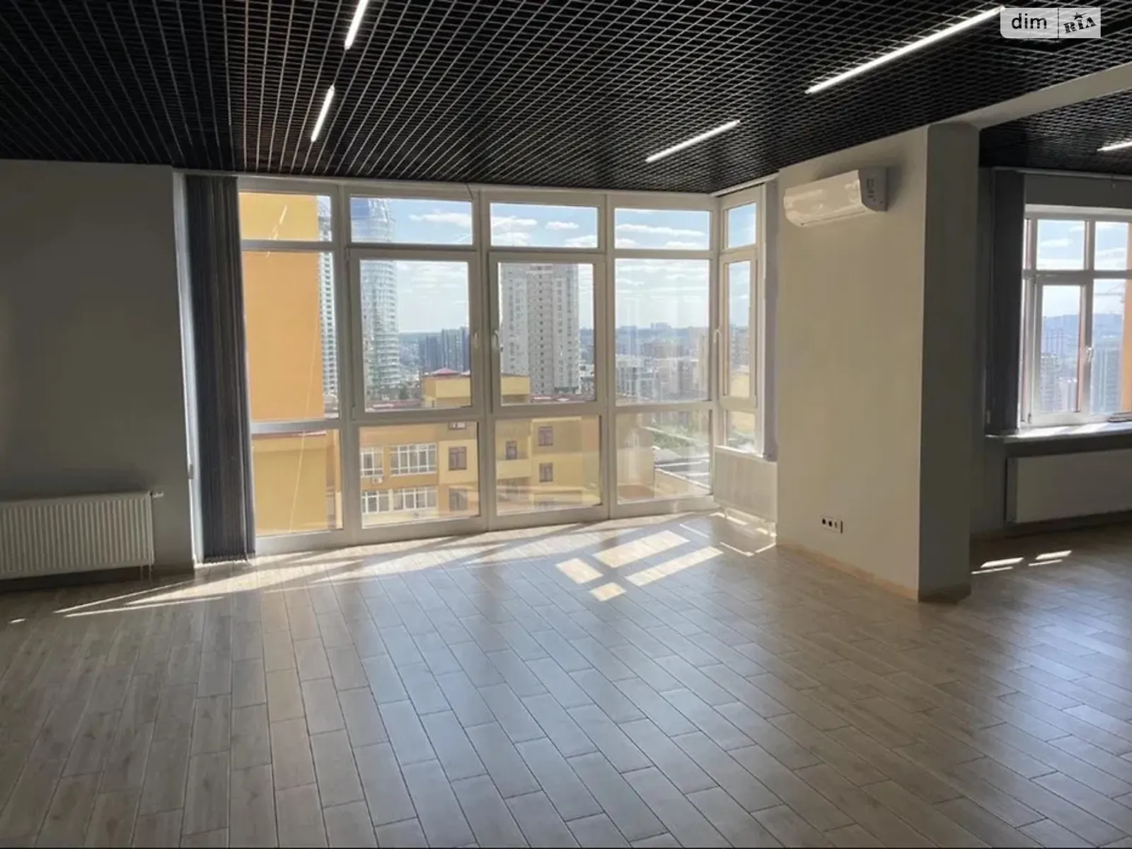 Сдается в аренду офис 100 кв. м в бизнес-центре, цена: 1000 $ - фото 1