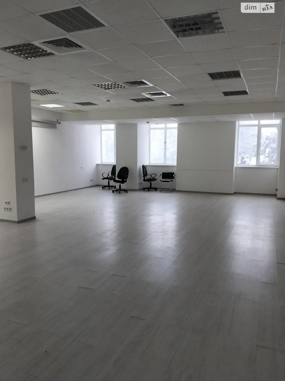 Сдается в аренду офис 92 кв. м в бизнес-центре, цена: 29000 грн - фото 1