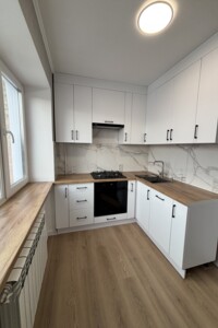 Продаж квартири, Рівне, р‑н. Центр, Чорновола В'ячеслава вулиця, буд. 14/16