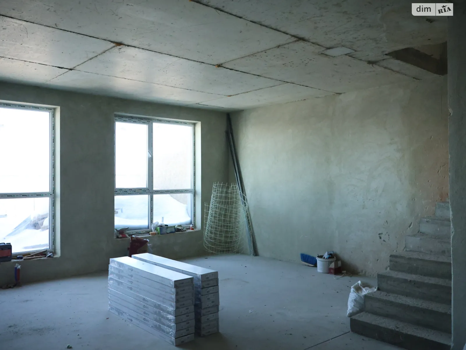 Продається 1-кімнатна квартира 91.6 кв. м у Львові, вул. Мікльоша Карла, 20Б - фото 1