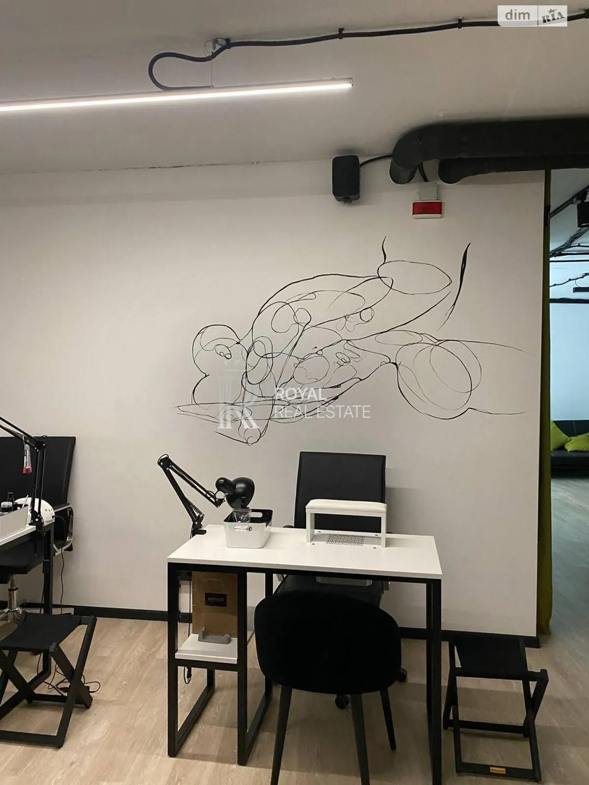 Сдается в аренду офис 113.8 кв. м в бизнес-центре, цена: 1400 $ - фото 1