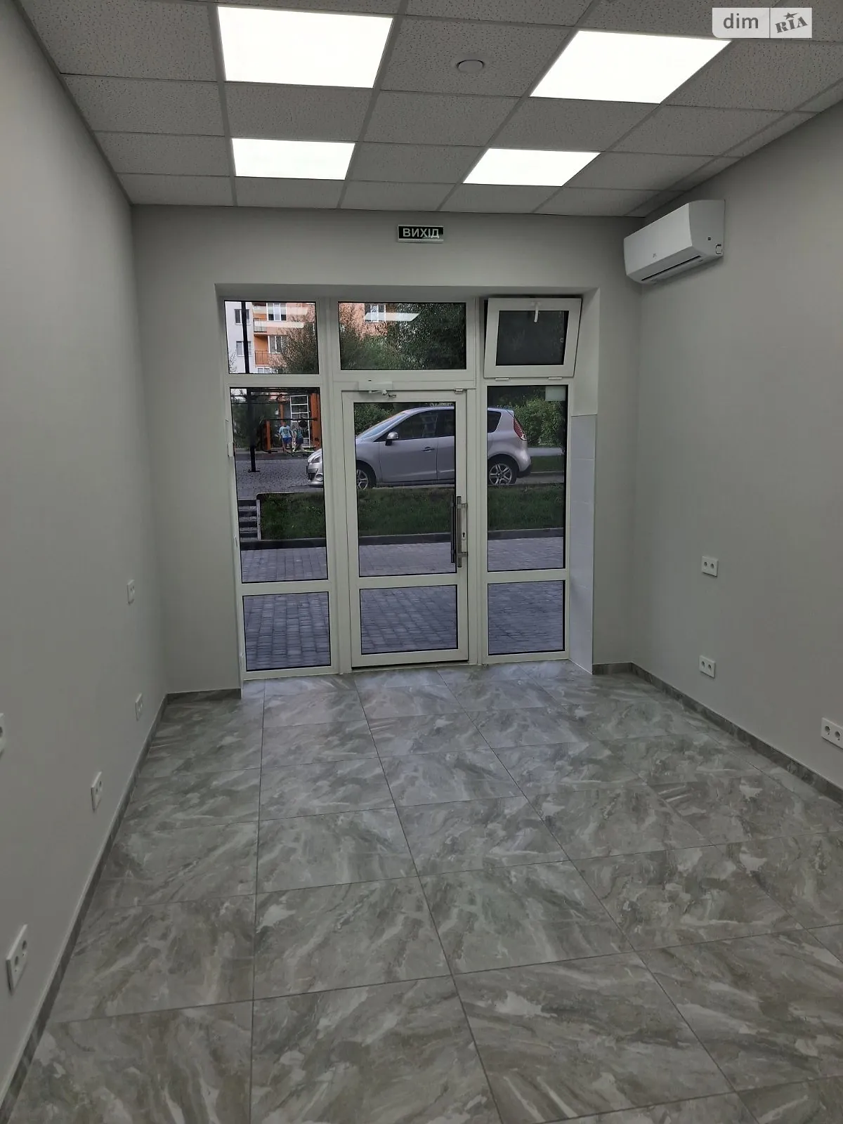 Сдается в аренду помещения свободного назначения 20 кв. м в 10-этажном здании, цена: 300 $ - фото 1