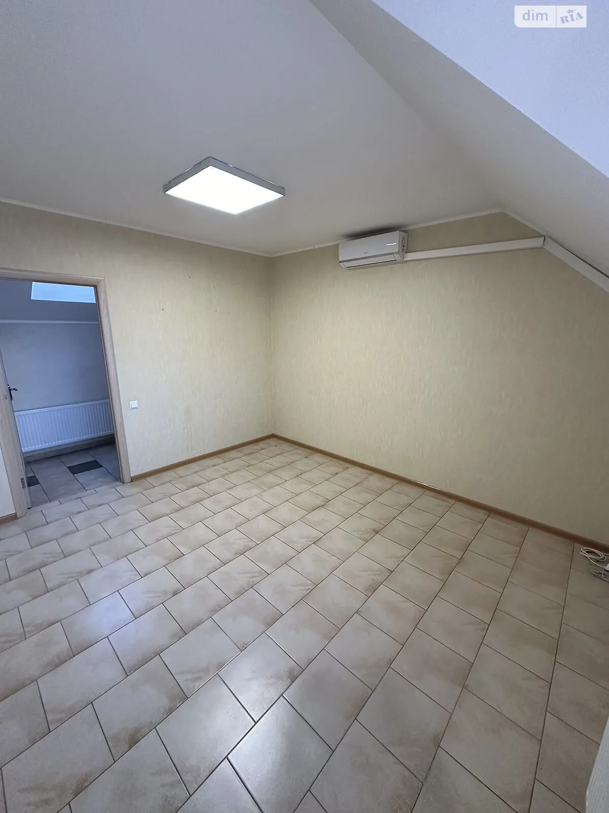 Сдается в аренду офис 14 кв. м в бизнес-центре, цена: 4500 грн - фото 1