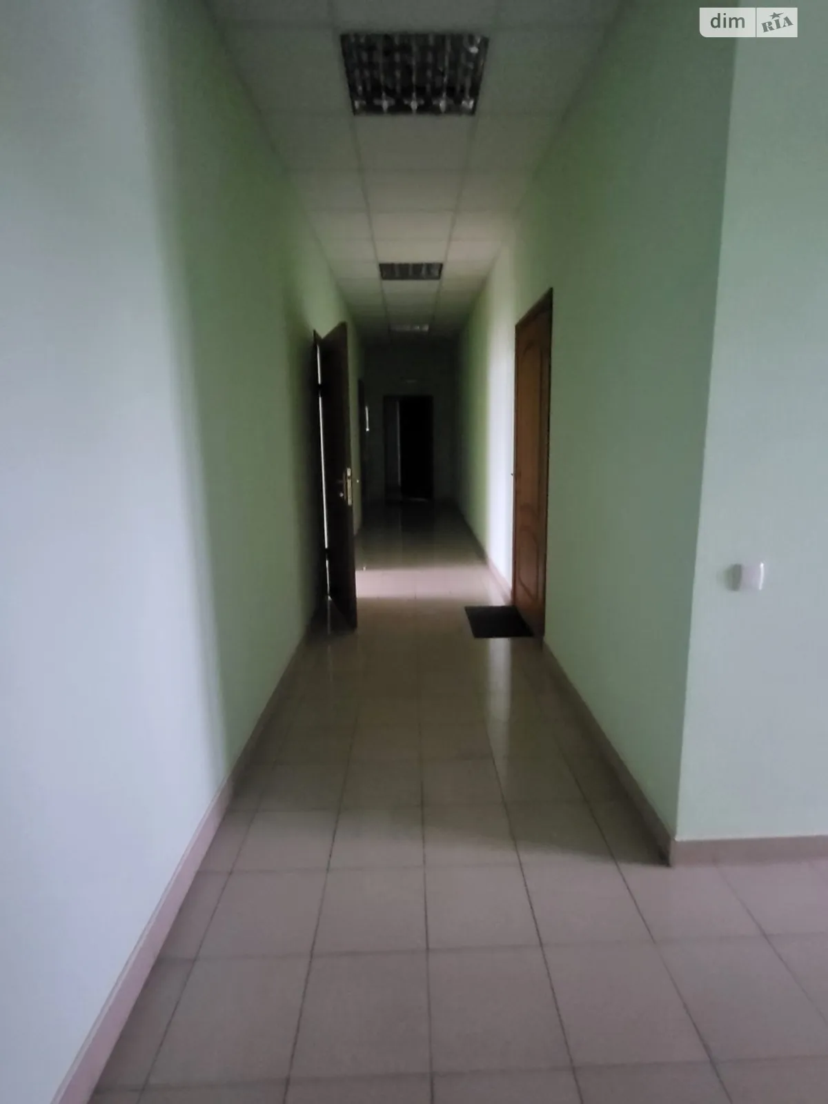 Сдается в аренду офис 186 кв. м в бизнес-центре, цена: 46500 грн - фото 1