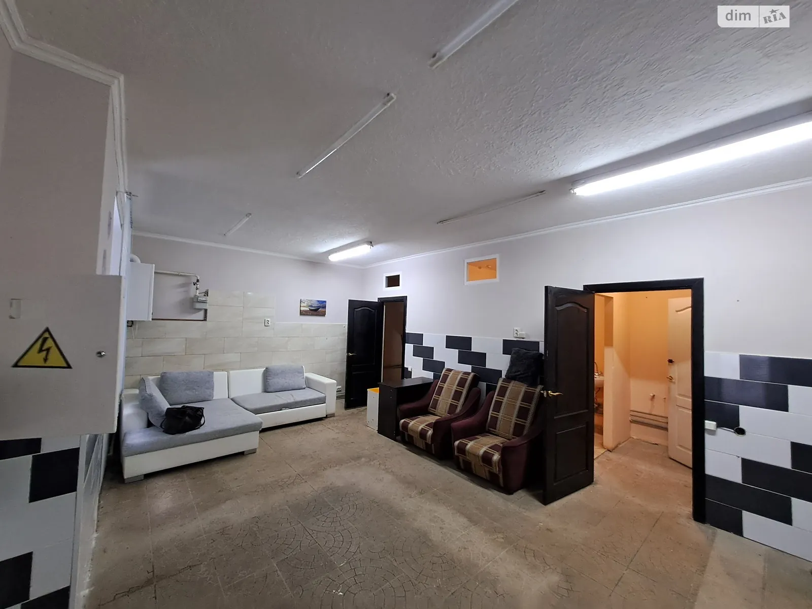 Сдается в аренду объект сферы услуг 39.2 кв. м в 35-этажном здании, цена: 6000 грн - фото 1