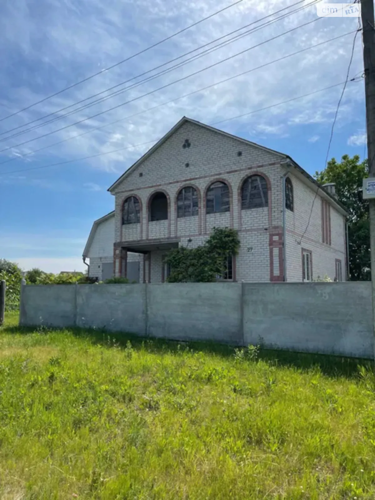 Продается дом на 2 этажа 204 кв. м с гаражом, цена: 59950 $ - фото 1