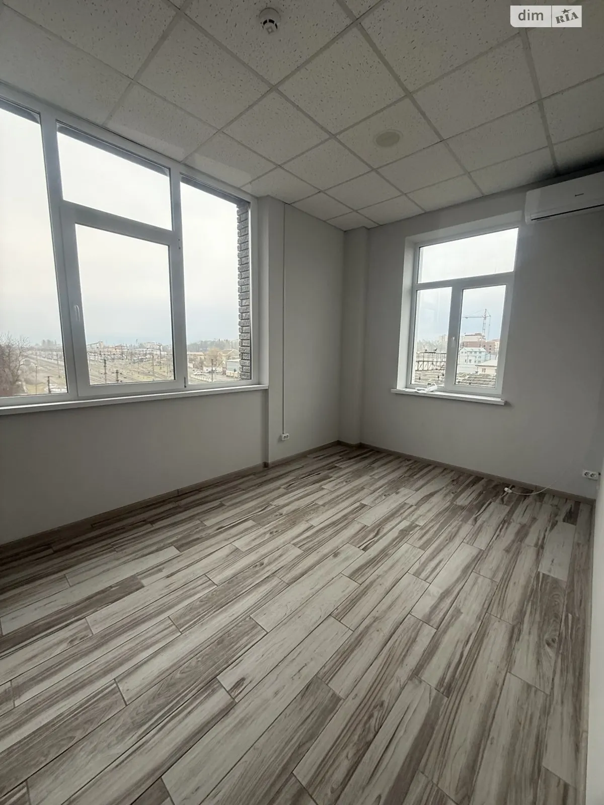 Сдается в аренду офис 30 кв. м в бизнес-центре, цена: 8000 грн - фото 1