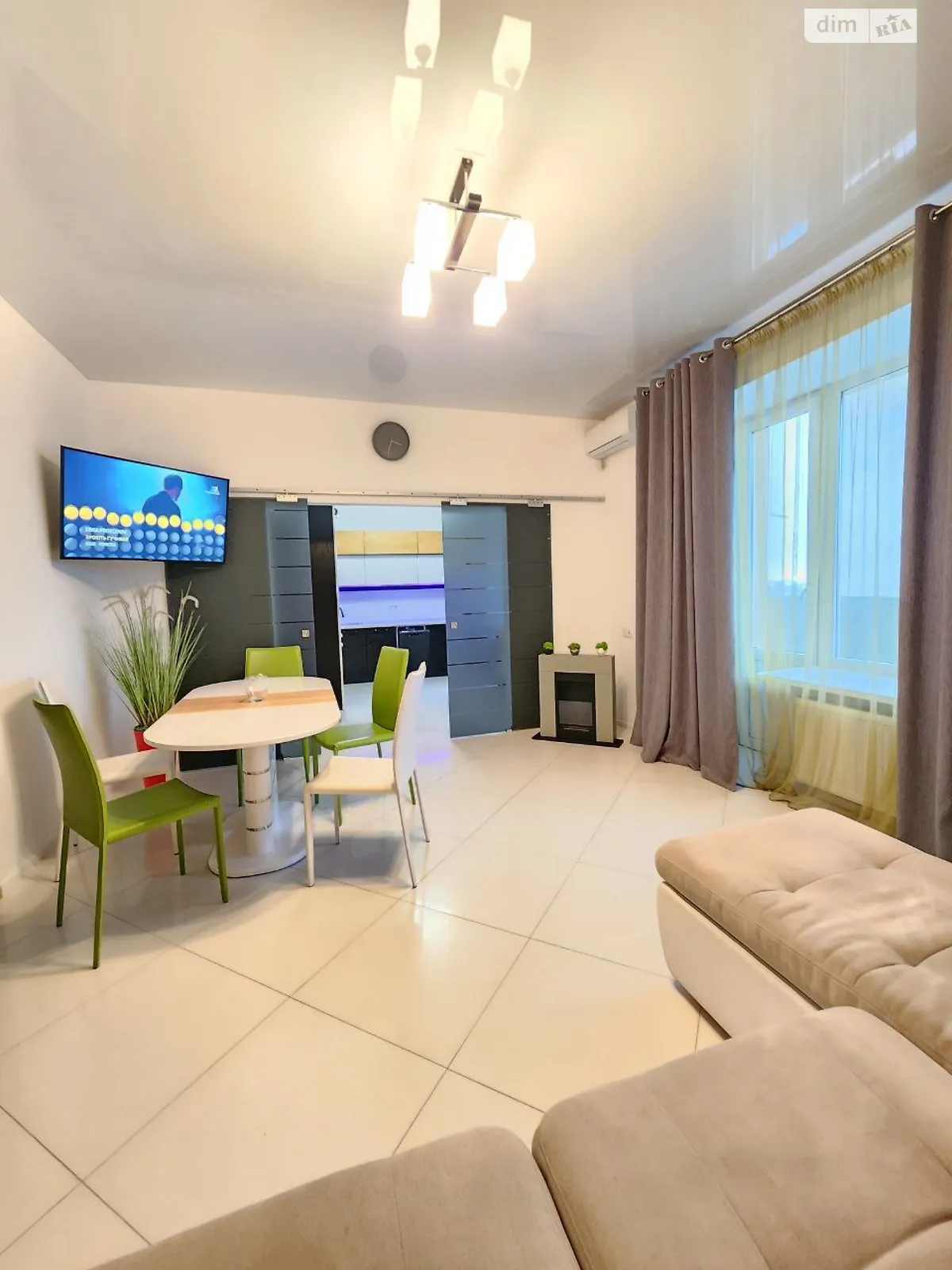 Здається в оренду 3-кімнатна квартира 82 кв. м у Рівному, вул. Гайдамацька, 2В - фото 1