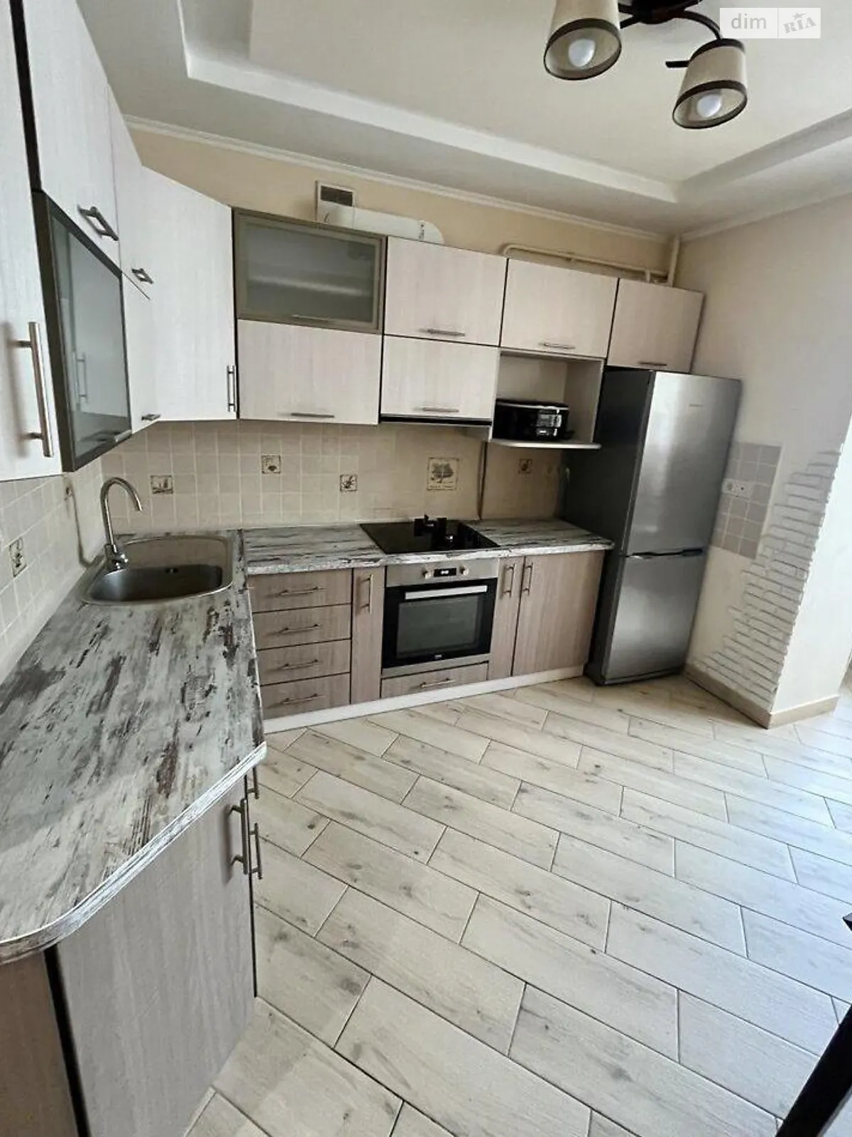 Продається 1-кімнатна квартира 37 кв. м у Івано-Франківську, вул. Залізнична, 3 - фото 1