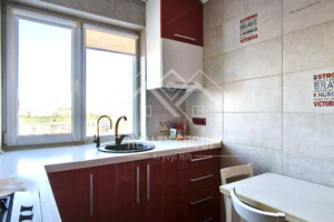 Продаж квартири, Дніпропетровська, Кривий Ріг, р‑н. Центрально-Міський, Українська вулиця, буд. 1