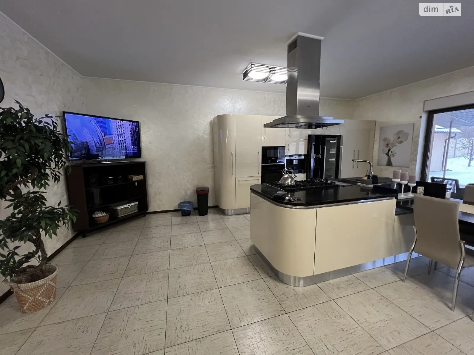 Сдается в аренду дом на 2 этажа 200 кв. м с баней/сауной, цена: 1600 $ - фото 1