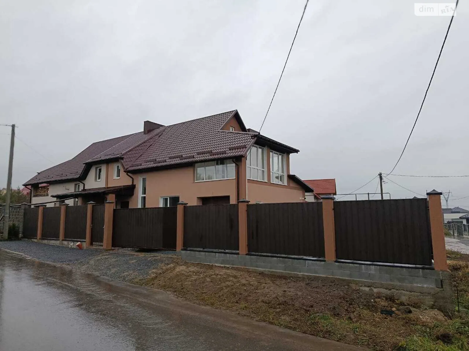 Продается дом на 2 этажа 227 кв. м с баней/сауной, цена: 179000 $ - фото 1