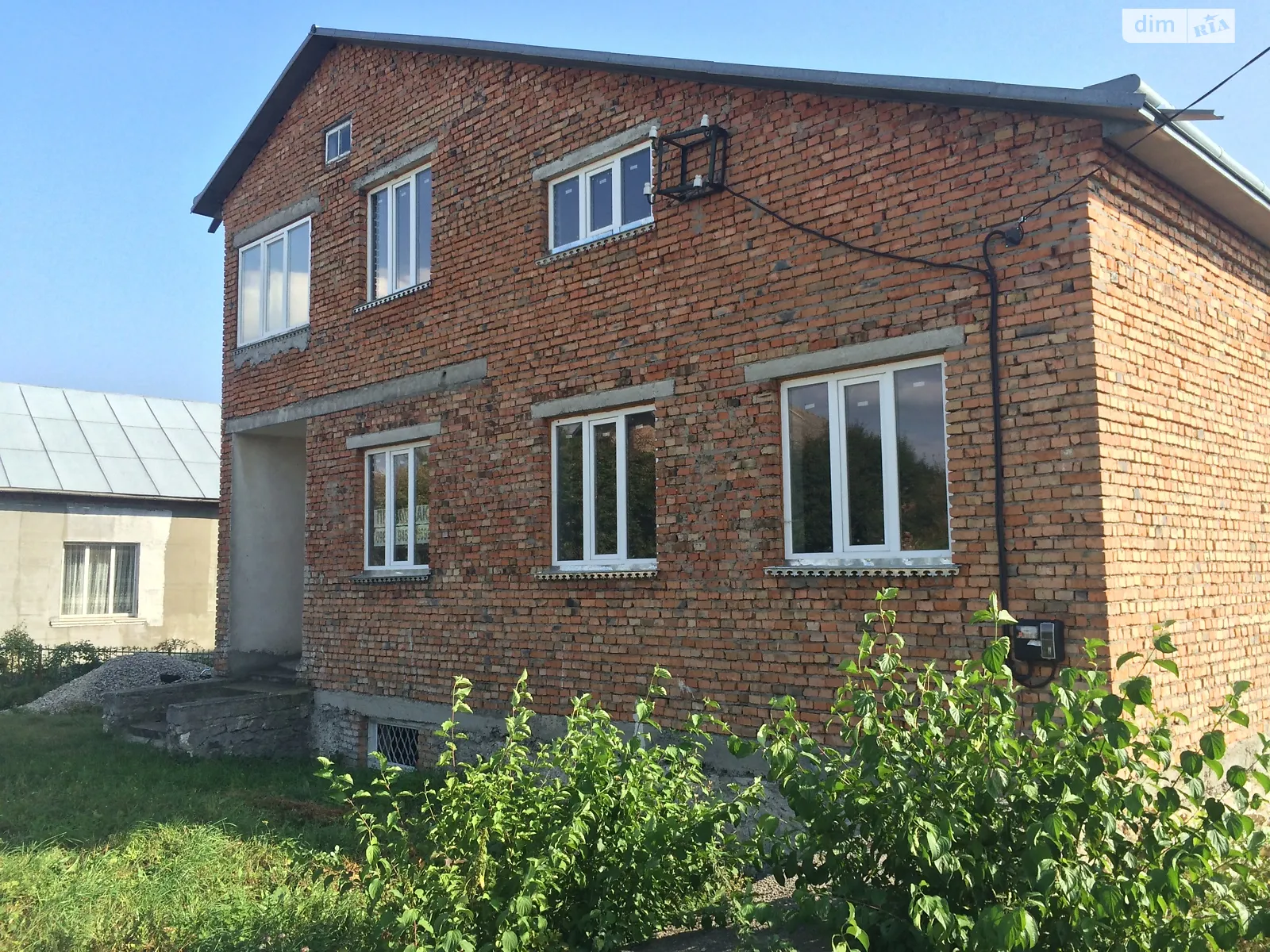 Продается дом на 2 этажа 160 кв. м с садом, цена: 57000 $ - фото 1