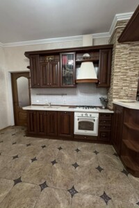 Долгосрочная аренда квартиры, Черновцы, р‑н. Шевченковский, Героев Майдана (Красноармейская) улица, дом 43В