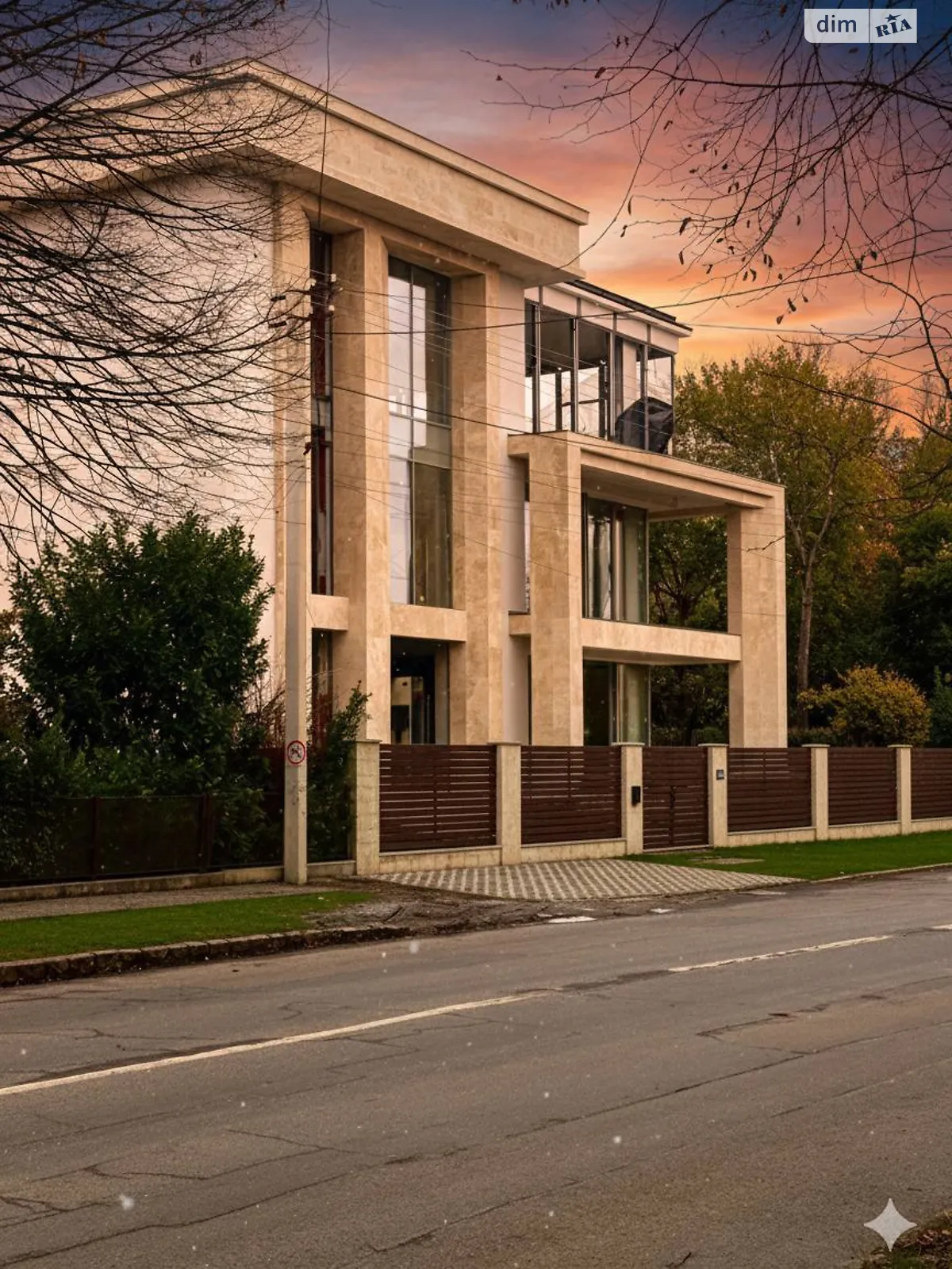 Продається приміщення вільного призначення 70 кв. м в 3-поверховій будівлі, цена: 175000 $ - фото 1