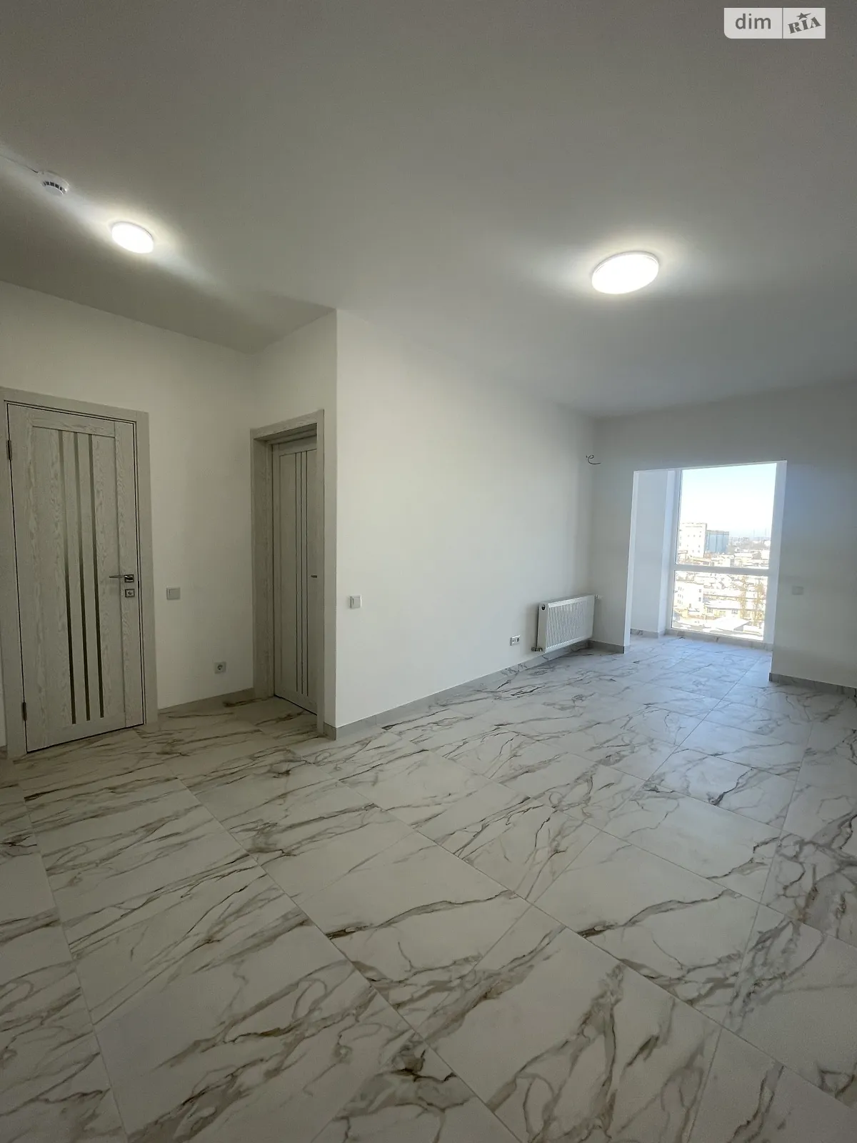 Продается 1-комнатная квартира 40 кв. м в Ровно, ул. Белая, 1 - фото 1