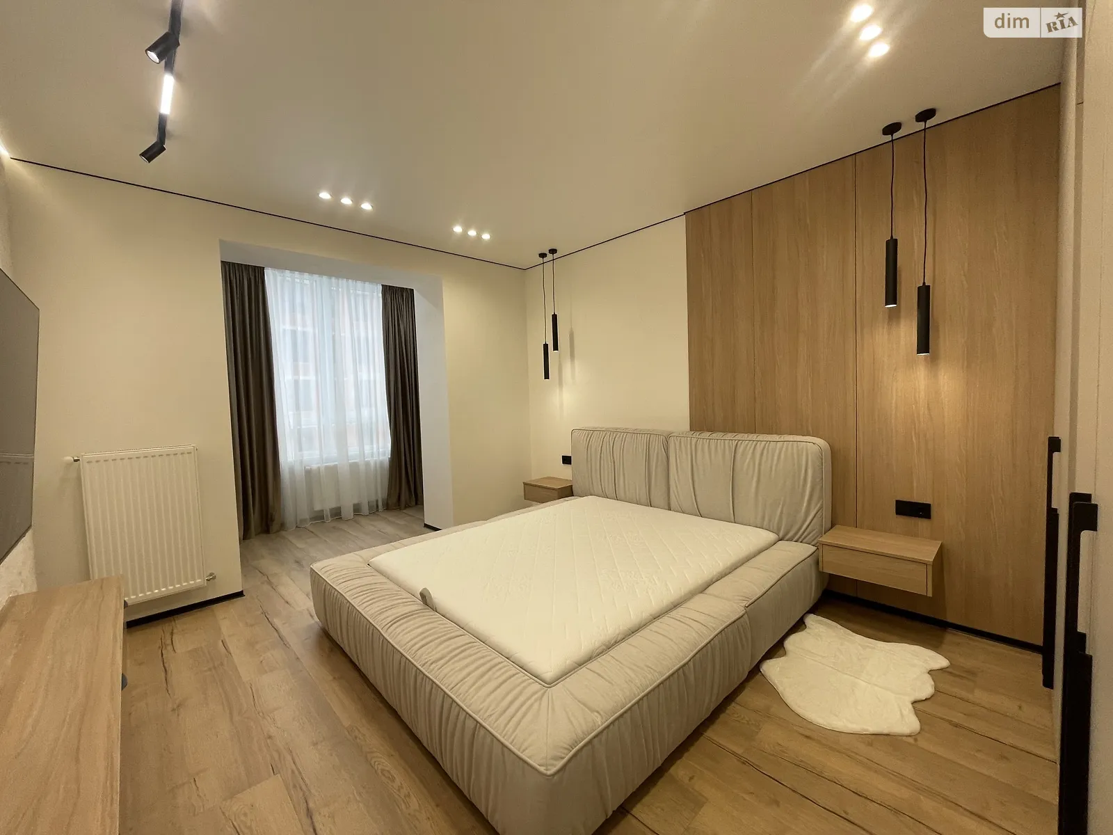 Продается 3-комнатная квартира 93 кв. м в Ивано-Франковске, ул. Приозерная, 42 - фото 1