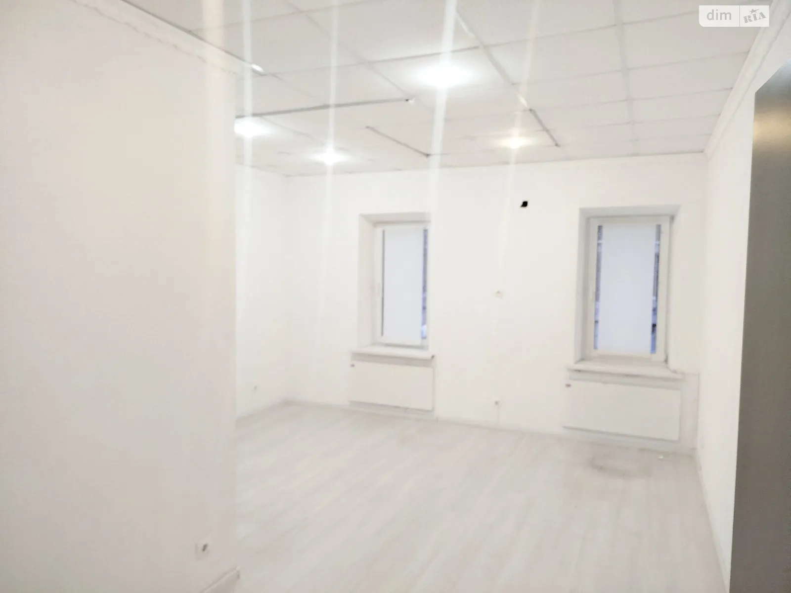 Сдается в аренду офис 25 кв. м в бизнес-центре, цена: 8720 грн - фото 1