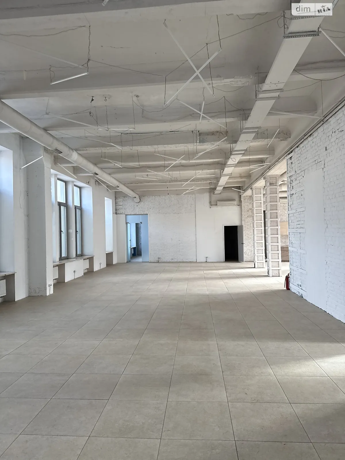 Здається в оренду офіс 580 кв. м в бізнес-центрі, цена: 6500 $ - фото 1