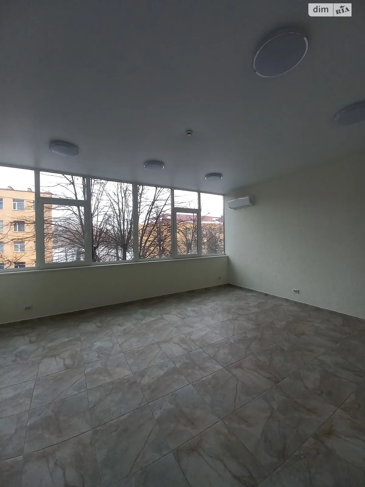 Сдается в аренду офис 30 кв. м в бизнес-центре, цена: 8000 грн - фото 1