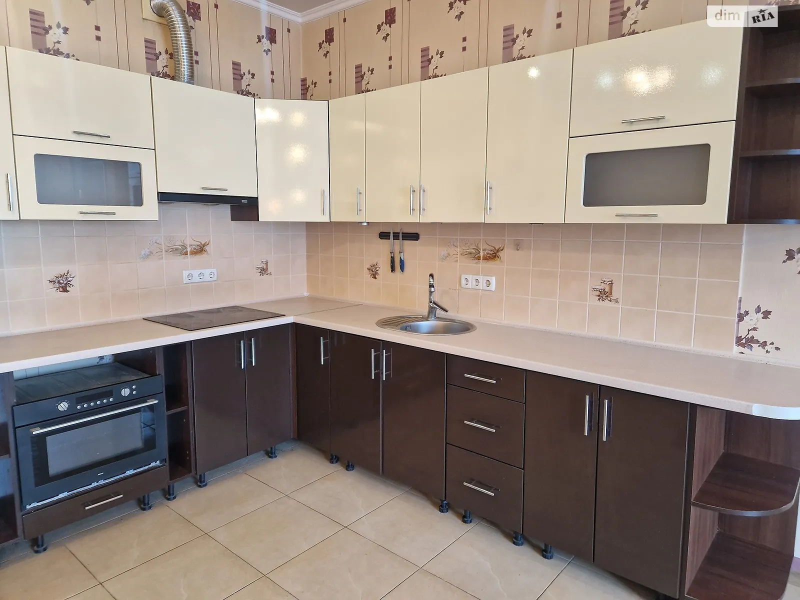 Продается 1-комнатная квартира 69.9 кв. м в Черноморске, цена: 77000 $ - фото 1