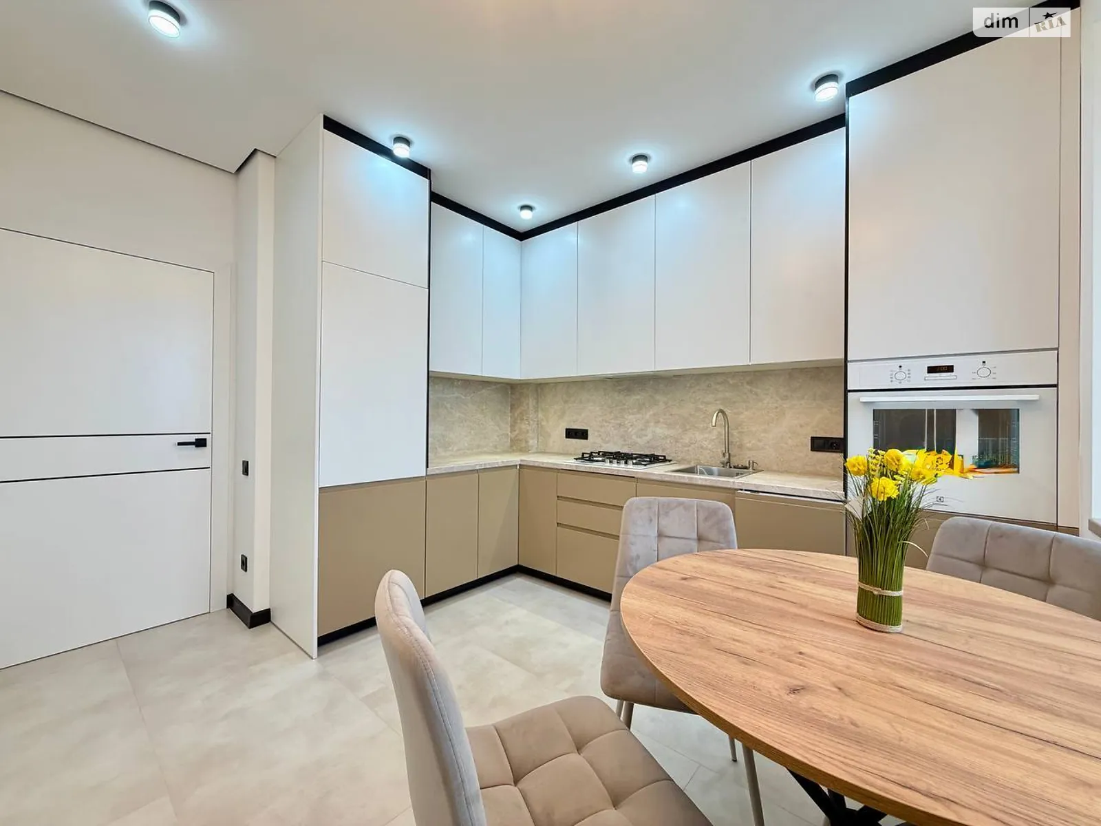 Продается 2-комнатная квартира 76.6 кв. м в Стрые, ул. Ивана Сирка, 18 - фото 1