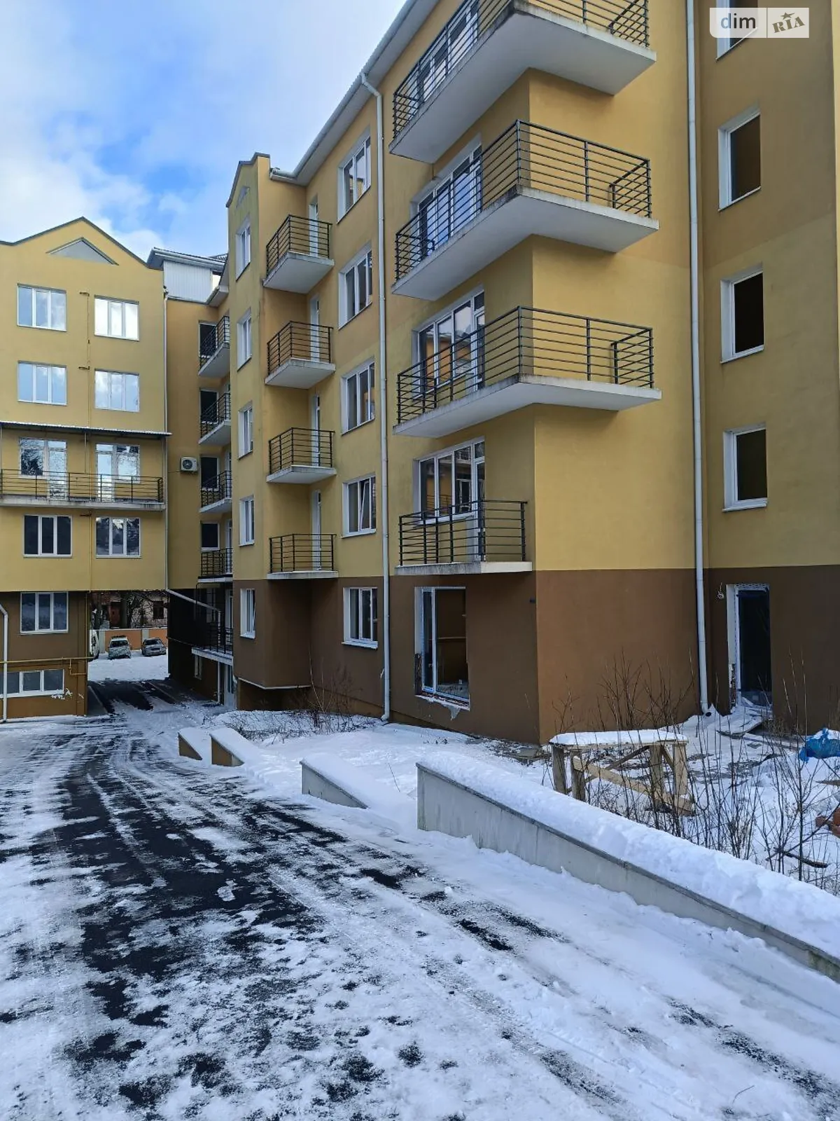 Продается 2-комнатная квартира 77 кв. м в Черновцах, цена: 115500 $ - фото 1