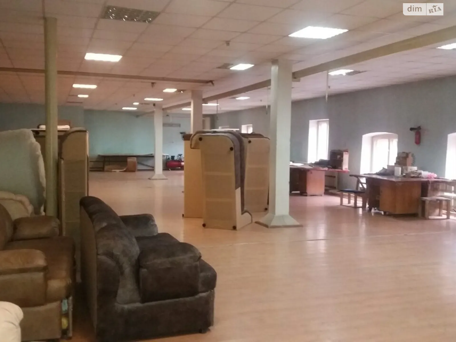 Продається об'єкт сфери послуг 1500 кв. м в 3-поверховій будівлі, цена: 360000 € - фото 1