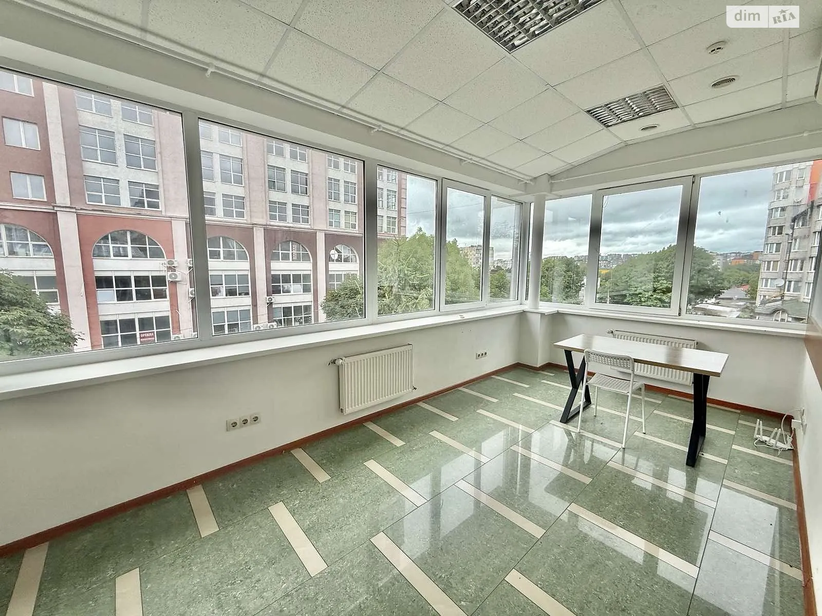 Сдается в аренду офис 17 кв. м в бизнес-центре, цена: 5790 грн - фото 1