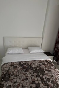 Довгострокова оренда квартири, Дніпро, р‑н. Центр, ст.м. Вокзальна, Королеви Єлизавети ІІ (Глінки) вулиця, буд. 2