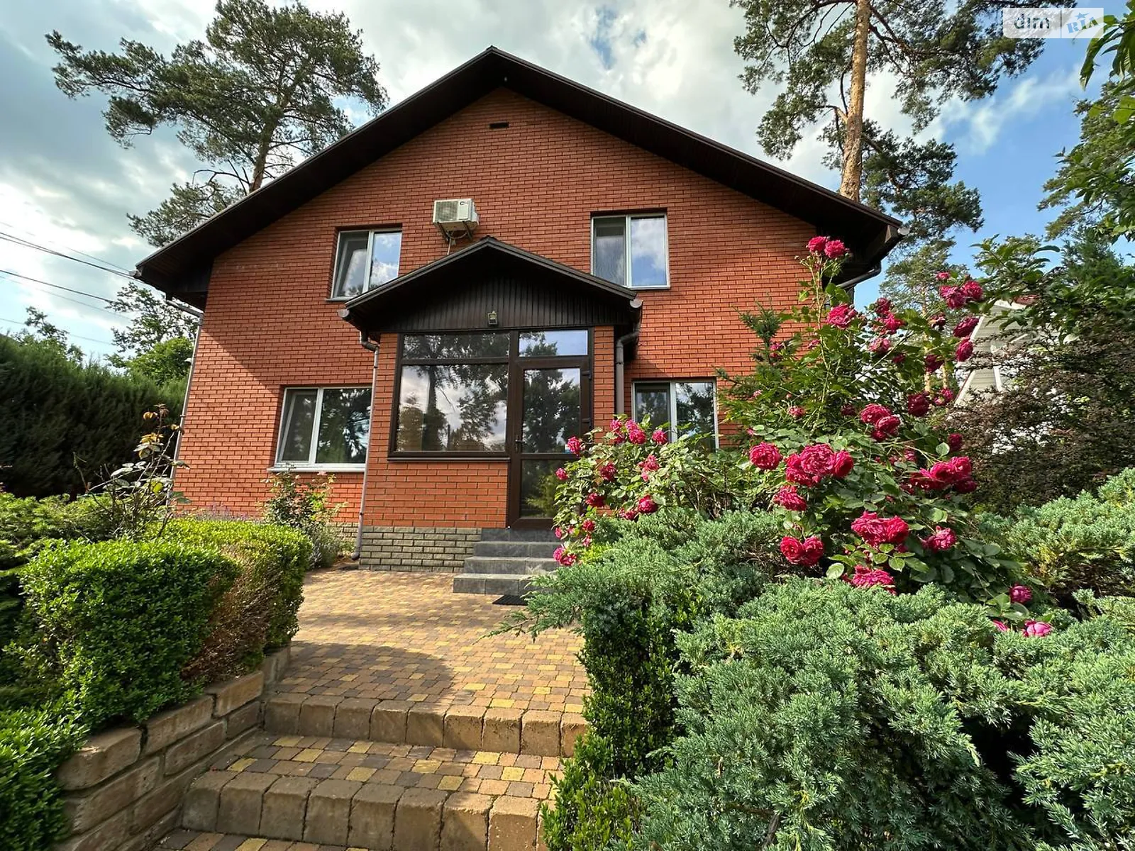 Продается дом на 2 этажа 151.2 кв. м с бассейном, цена: 195000 $ - фото 1