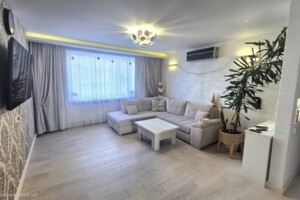 Продаж квартири, Рівне, р‑н. Центр, Крушельницької Соломії вулиця, буд. 73